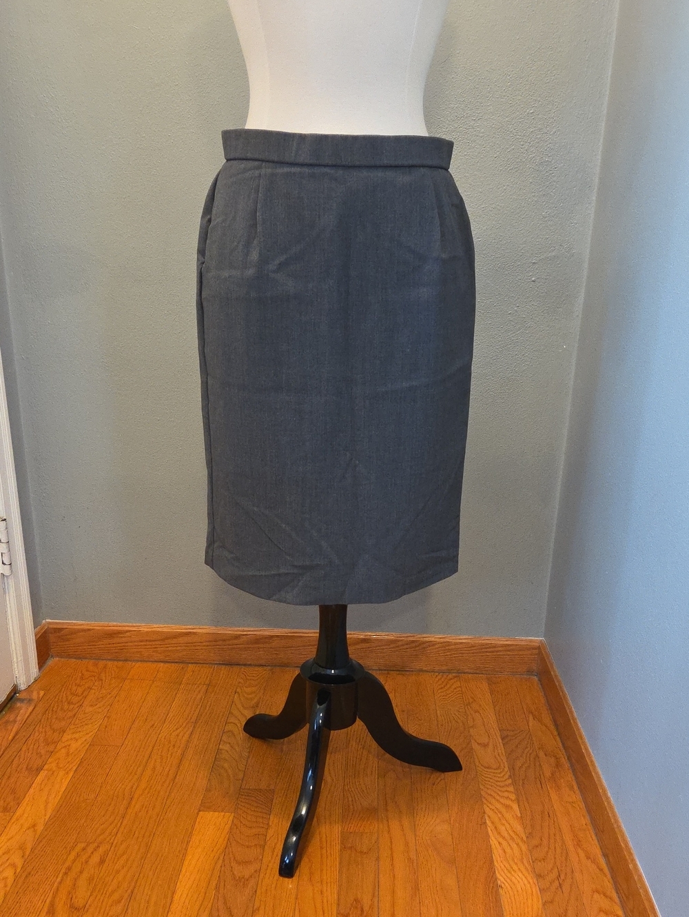 Briggs New York Charcoal Gray Pencil Skirt